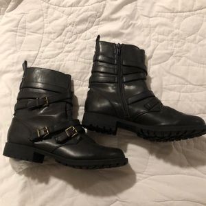American Eagle black booties size 7